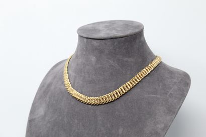 null Necklace in 18K (750) yellow gold with a falling American link.

Size of the...