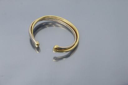 null Bracelet rigide en or jaune et gris 18k (750). 

Poids : 20.38 g. 

(Enfonc...