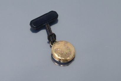 null 18k (750) yellow gold collar watch scrap. 

A leather brooch is attached. 

Weight...