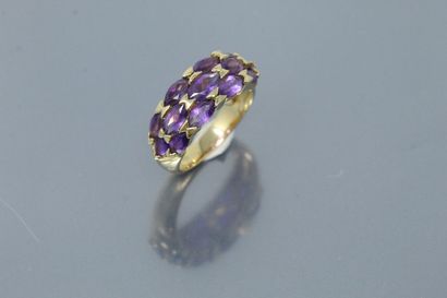 18K (750) yellow gold ring set with navette...