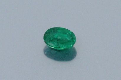 Oval emerald on paper. 
Weight : 1.45 ct...