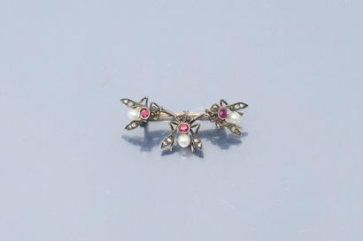  18k (750) yellow gold and silver brooch styling three small flies decorated with...