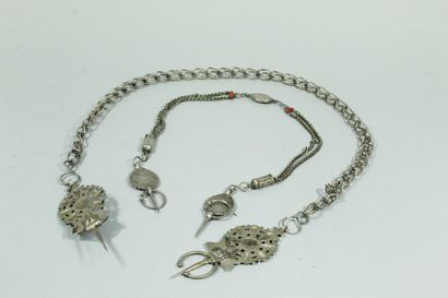 null Lot of two pairs of silver fibulas each of the pairs connected by a silver chapin....