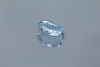 null Oval topaz on paper. 

Weight : 23.36 cts.