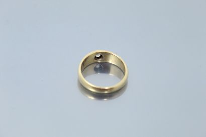 null Bague jonc en or jaune 18k (750) ornée d'un diamant taille ancienne en sertis...