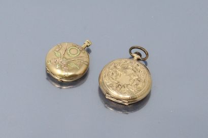 null Set of two 18k (750) yellow gold collar watches. Metal clasp. 

Gross weight:...