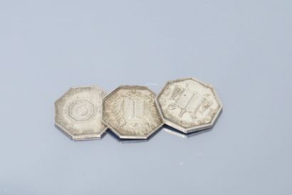 Trois jetons octogonaux en argent des Notaires...