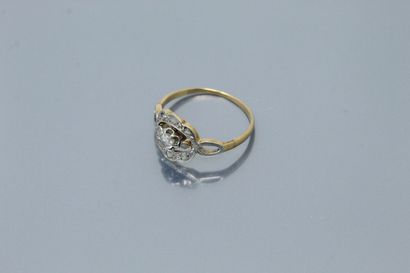 null 18k (750) yellow gold and platinum diamond ring. 

Circa 1920. 

Finger size...