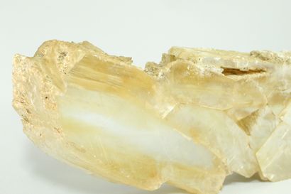 null 
GYPSE tranluscid.

Very beautiful crystals.

Size: 68 x 20 x 6.5 cm.
