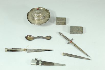  Miscellaneous silverware lot composed of...