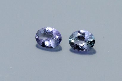null Pairing of oval tanzanites on paper. 

Accompanied by an AIG certificate. 

Weight...