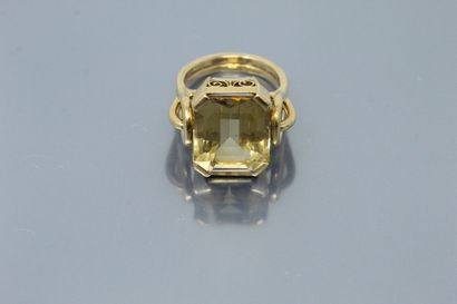 null An 18k (750) yellow gold openwork ring set with a rectangular cut citrine. 

Hallmark...