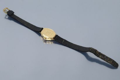  KODY 
Montre bracelet de dame, boîtier en or jaune 18K (750). 
Signé KODY 
Mouvement...