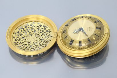 null JAEGER

Alarm clock in gilded metal, round case the bezel showing Roman numerals....