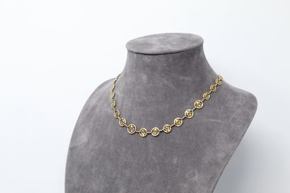 null 18k (750) yellow gold chain with oriental filigree round links. 

Around the...