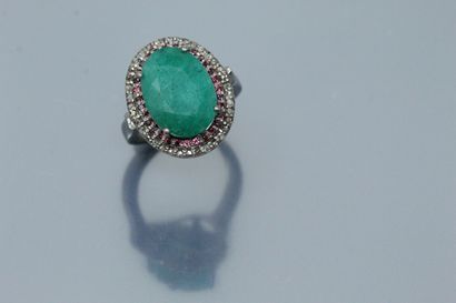 null Silver ring set with an oval emerald in a double surround of diamonds and rubies

Weight...