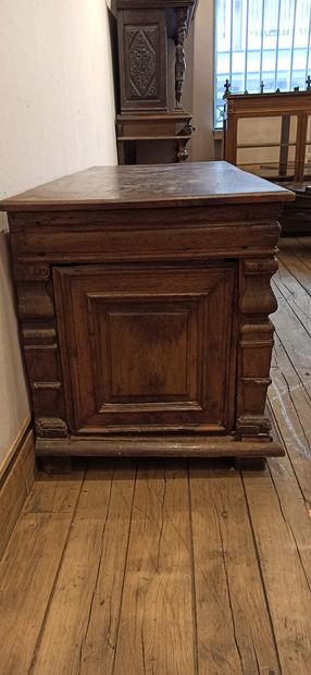 null Natural wood chest with column decoration, one side missing