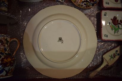 null MANETTE : GIEN set of earthenware pieces:

Rambouillet model: dish with a stag...
