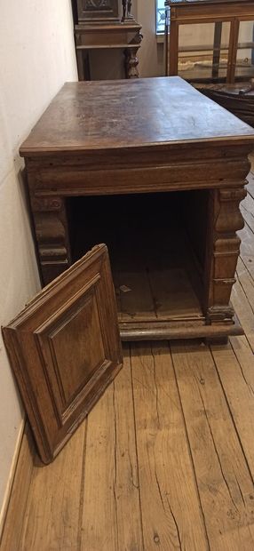 null Natural wood chest with column decoration, one side missing