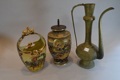 null Lot including : 

- 1 Chinese ceramic basket 

- 1 satsuma lamp base

- 1 copper...