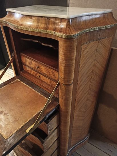null Lady's writing desk, curved on all sides, the front simulating a week book,...