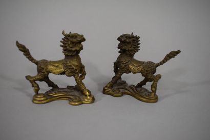 null CHINE, XXème siècle

Paire de chien de Fô en bronze partiellement doré.

H....