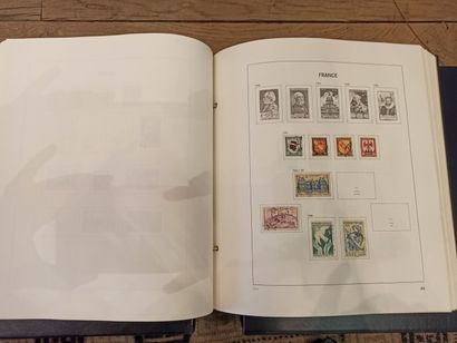 null Lot de classeurs et albums de timbres 

france et divers 

XXème sicèel