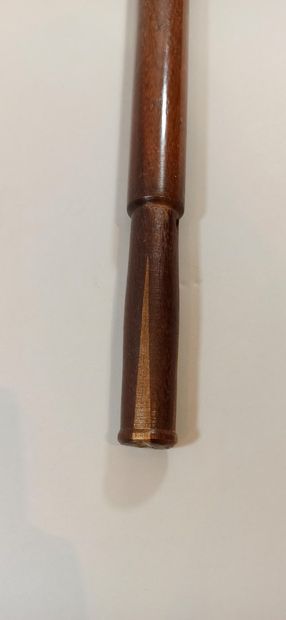null Lot:

- English leaded baton in exotic wood,

Length: 40 cm

- Wooden baton...
