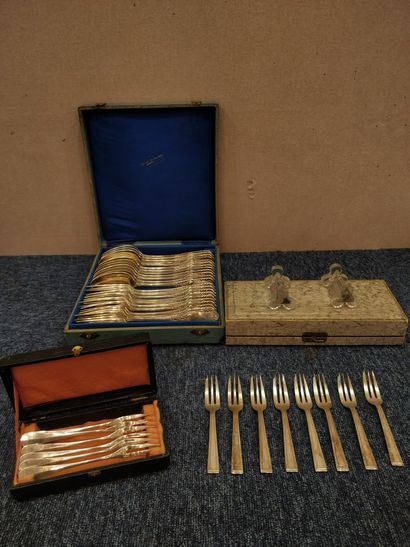 null Set of silver plated cutlery including : 



In their boxes: 

Six CHRISTOFLE...