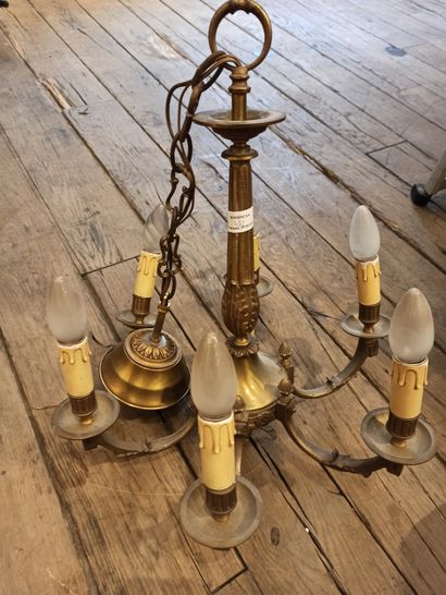 null Empire style chandelier



Gilded bronze shaft decorated with swans, 

Elements...