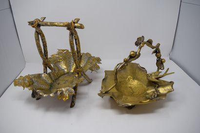 null Lot de deux paniers en métal doré

Style art nouveau, l'un au décor de branches...
