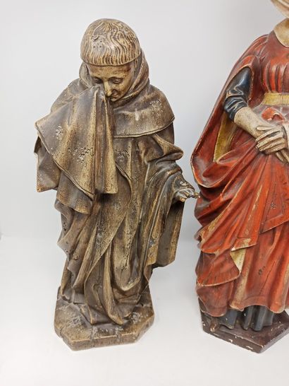 null Ensemble de deux sculptures de personnages, l'une représentant un moine et l'autre...