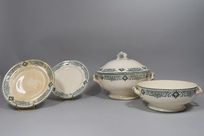 null LONGWY

Set of 4 pieces of earthenware:

- 1 tureen, D.: 25cm

- 1 salad bowl,...