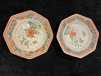 null Pair of decorated plates, 

China 18th century.