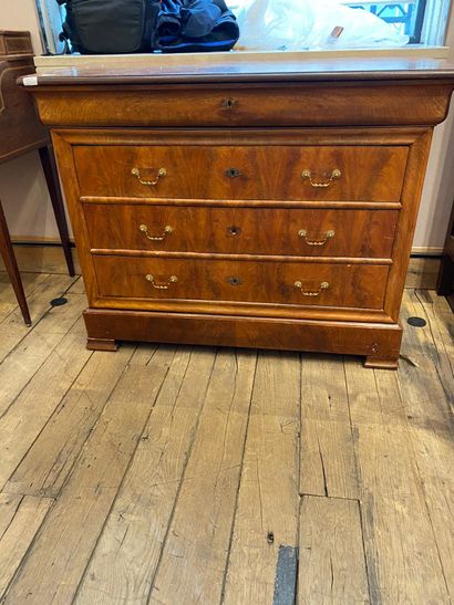 null Chest of drawers 

Louis Philippe period 

Height: 52 cm - Width: 115 cm