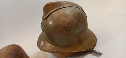 null Set of 2 helmets:

- Foreign helmet

- Model 1933 CITY OF EYMET
