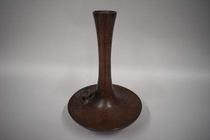 null JAPON - Epoque MEIJI (1868 - 1912)

Vase soliflore à panse basse et col long...