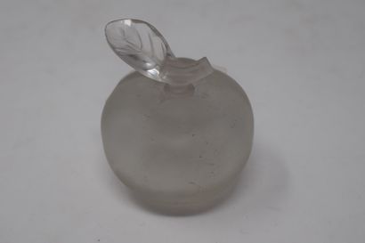 null LALIQUE CRYSTAL 

Vine" vase. Proof in pressed white crystal with matte and...