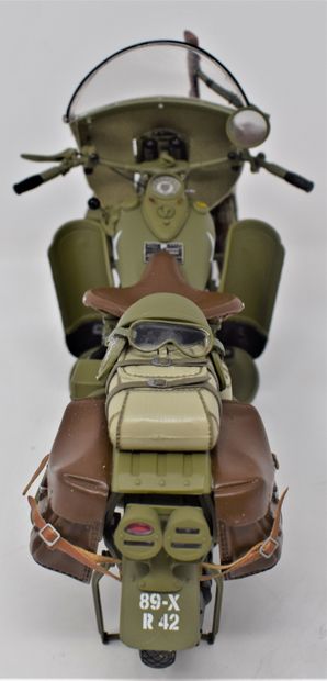 null HARLEY DAVIDSON WLA Military motorcycle 1942.

Modèle réduit en métal moulé...