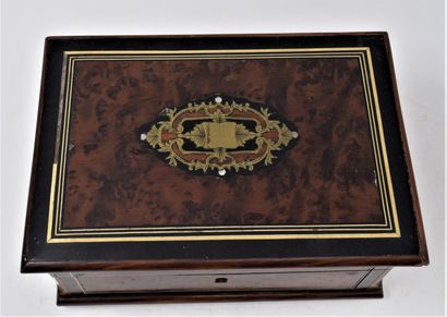 null 
Lady's box in veneer wood, the RB numbered cover in a central escutcheon and...