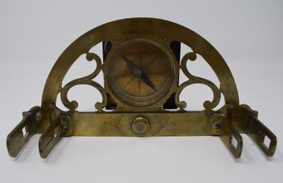 null 
Brass pinnae graphometer, graduated and openworked semi-circle, central compass,...