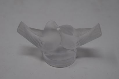 null LALIQUE CRYSTAL 

Vine" vase. Proof in pressed white crystal with matte and...