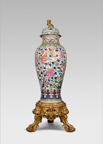 null Large baluster-shaped vase and its lid, with polychrome decoration of a blue...