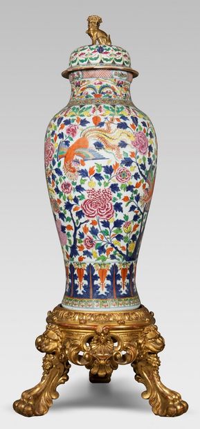 null Large baluster-shaped vase and its lid, with polychrome decoration of a blue...