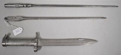 null Lot of three bayonets including :

-a Mas 36

a Swedish model 1896

a Carcano...