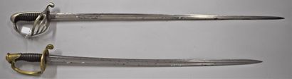 null Lot comprenant une sabre d’officier 1882 et une sabre d’adjudant

modèle 1845....