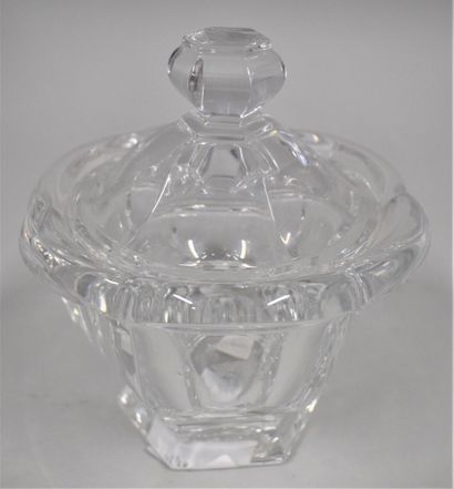null BACCARAT 



A crystal decanter 

23.7cm 



One joined there a drageoir