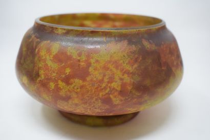 null DAUM Nancy

Cup on heel with yellow and orange red marbled decoration.

Signed...