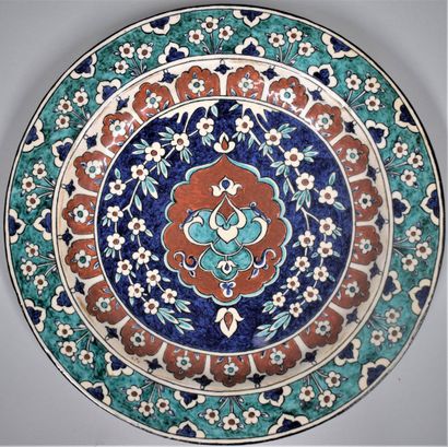 null A dish with floral decoration in the Iznik style Ceramic with polychrome decoration...