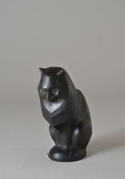 FEVOLA Félix, 1882-1953 Chat assis Bronze à patine noire (usures), vers la base:...